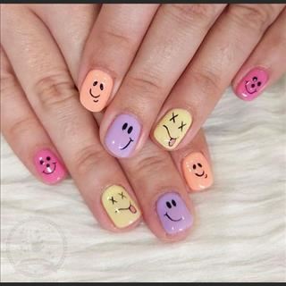 Cần sang gấp tiệm nail gồm 6 bàn, 4 ghế spa rent rẻ ở Inala
