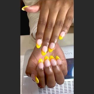 Cần sang tiệm nail ngay bên cạnh coles hợp đồng 5 năm